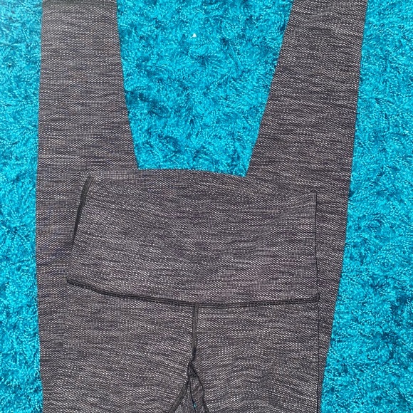 Lululemon legging - Picture 3 of 5